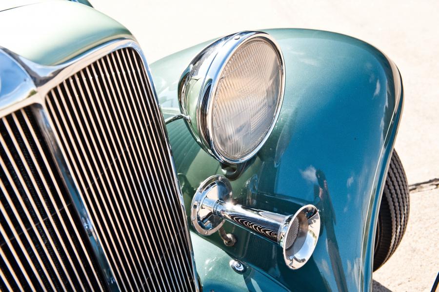 Детали экстерьера Auburn 8-105 Salon Dual Ratio Convertible Sedan 1933 года  (фото 36 из 48)